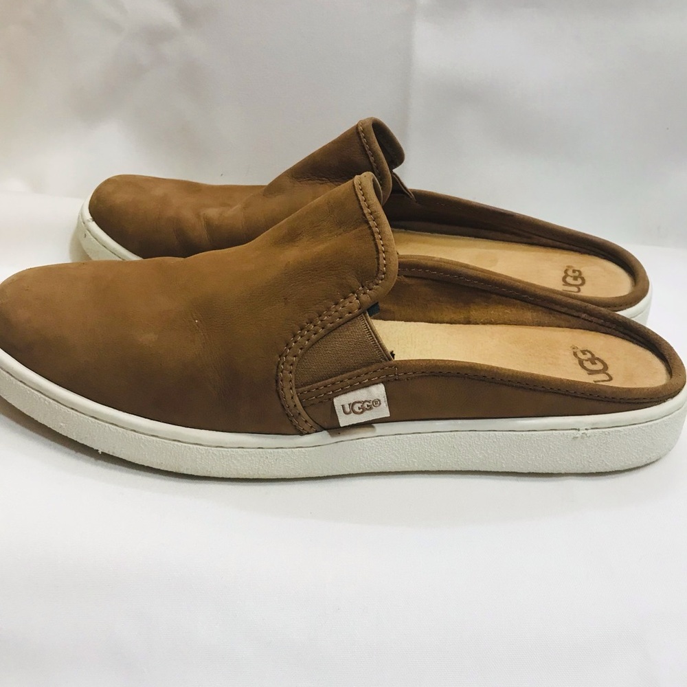 UGG Women’s Gene Sneakers Tan sz 9.5
